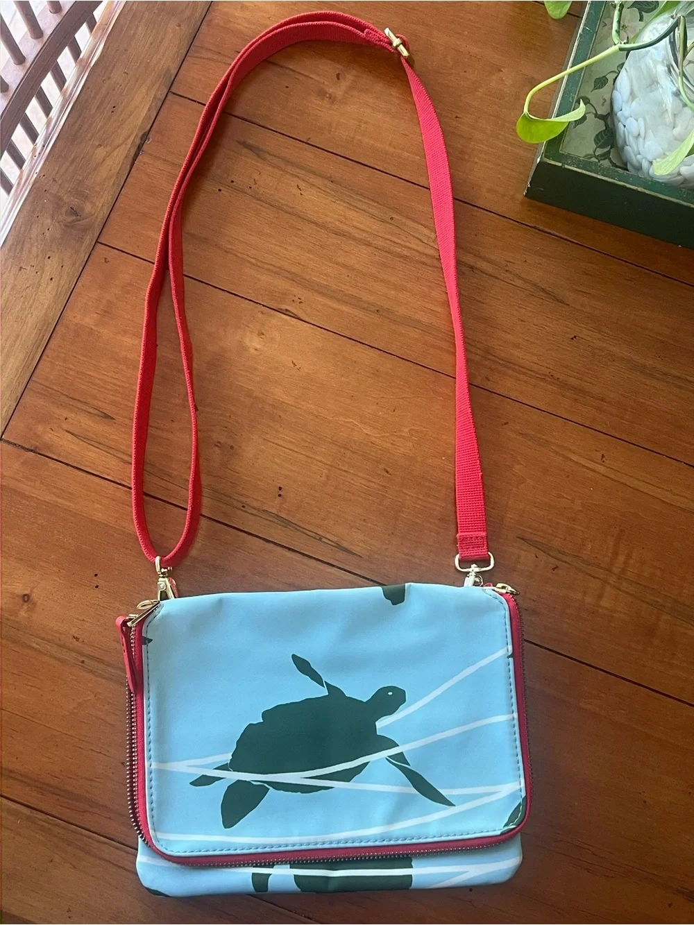 Fossil crossbody featuring